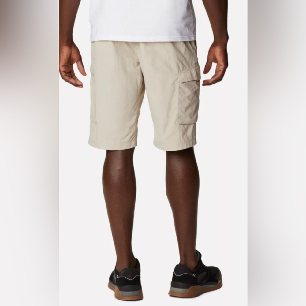 Columbia Men's Beige Cargo Shorts 34